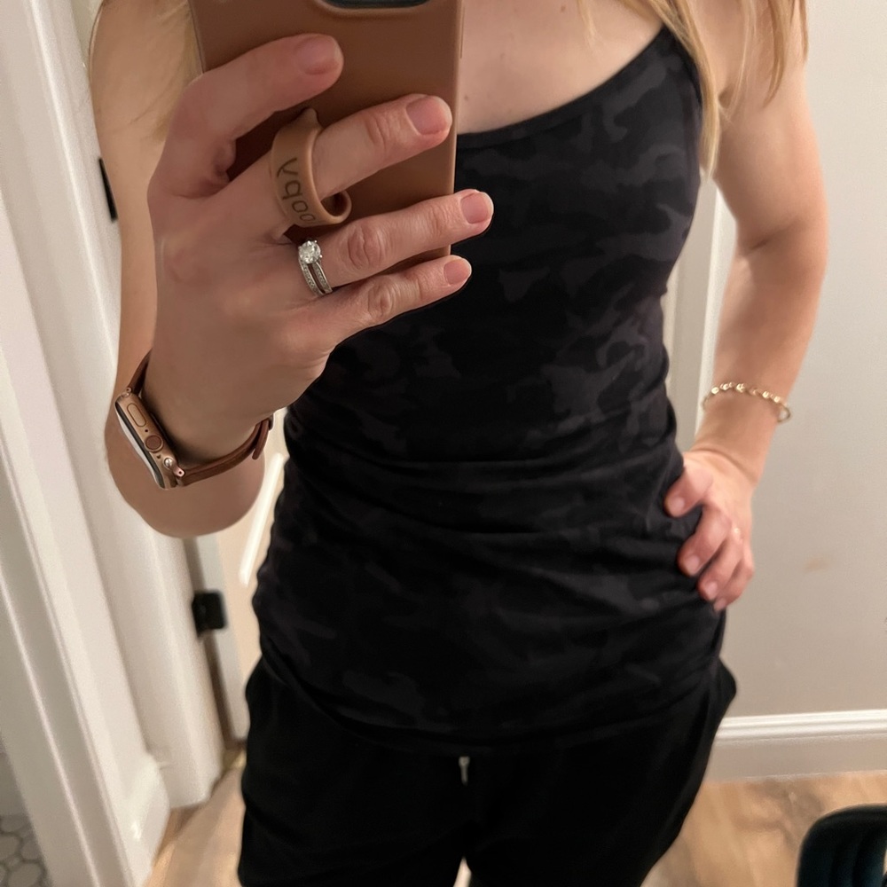 Lululemon spaghetti strap tops built in bra